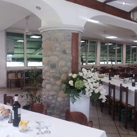Mambly B&B Ristorante Pizzeria Galliate Exteriör bild
