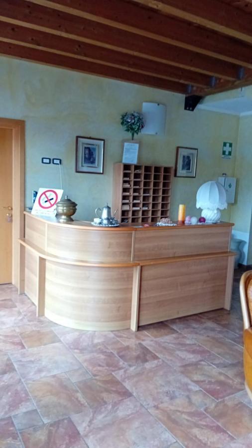 Mambly B&B Ristorante Pizzeria Galliate Exteriör bild
